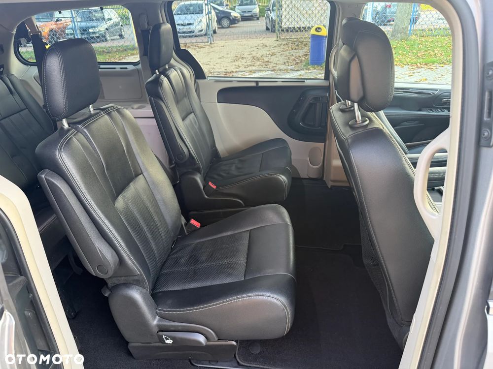 Chrysler Town & Country 3.6 Touring - 17