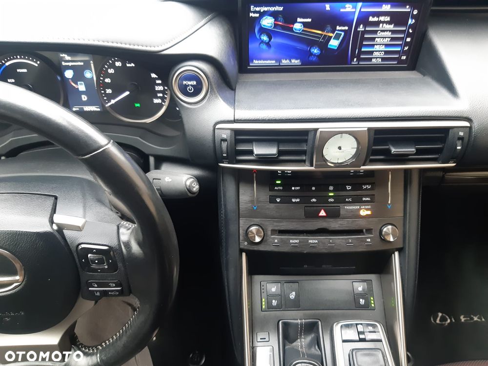 Lexus IS 300h Prestige - 12