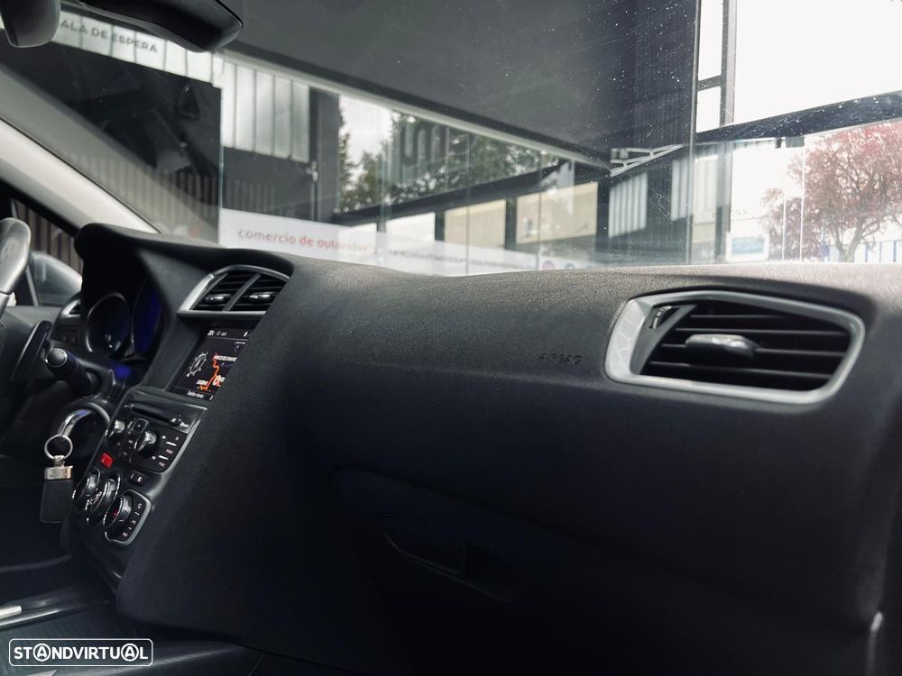 Citroën C4 e-HDi 115 ETG6 Exclusive - 38