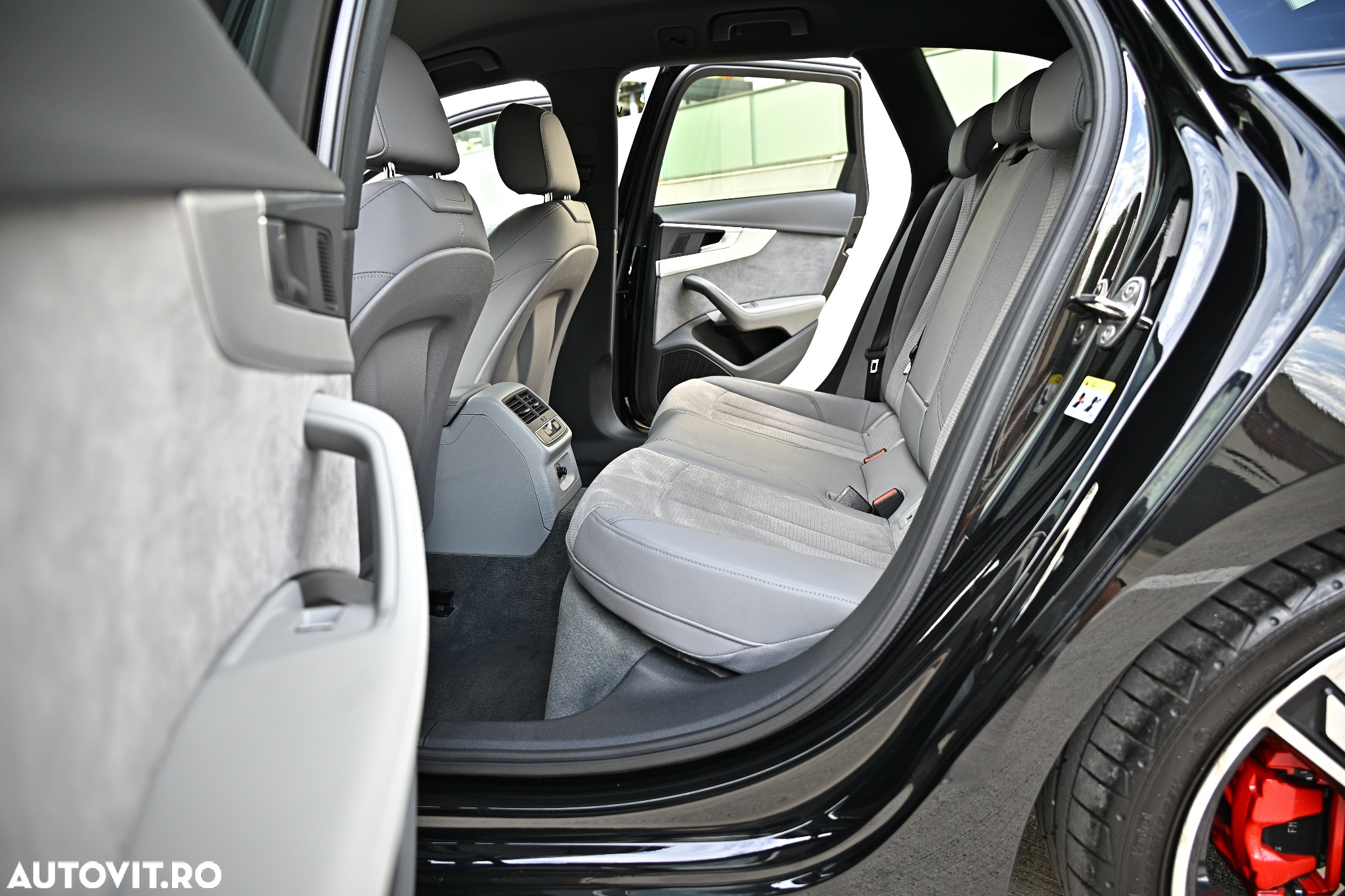 Audi A4 Avant 40 TDI S tronic S line - 25