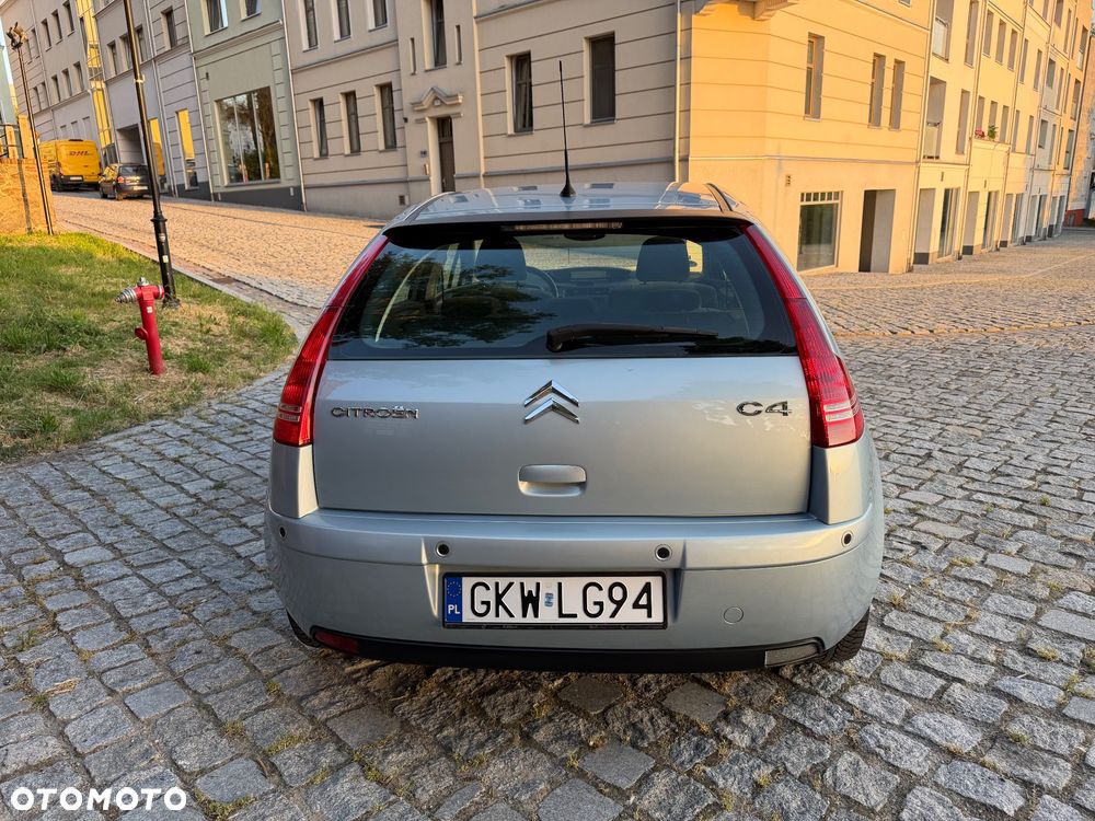 Citroën C4 1.6 16V Confort - 24