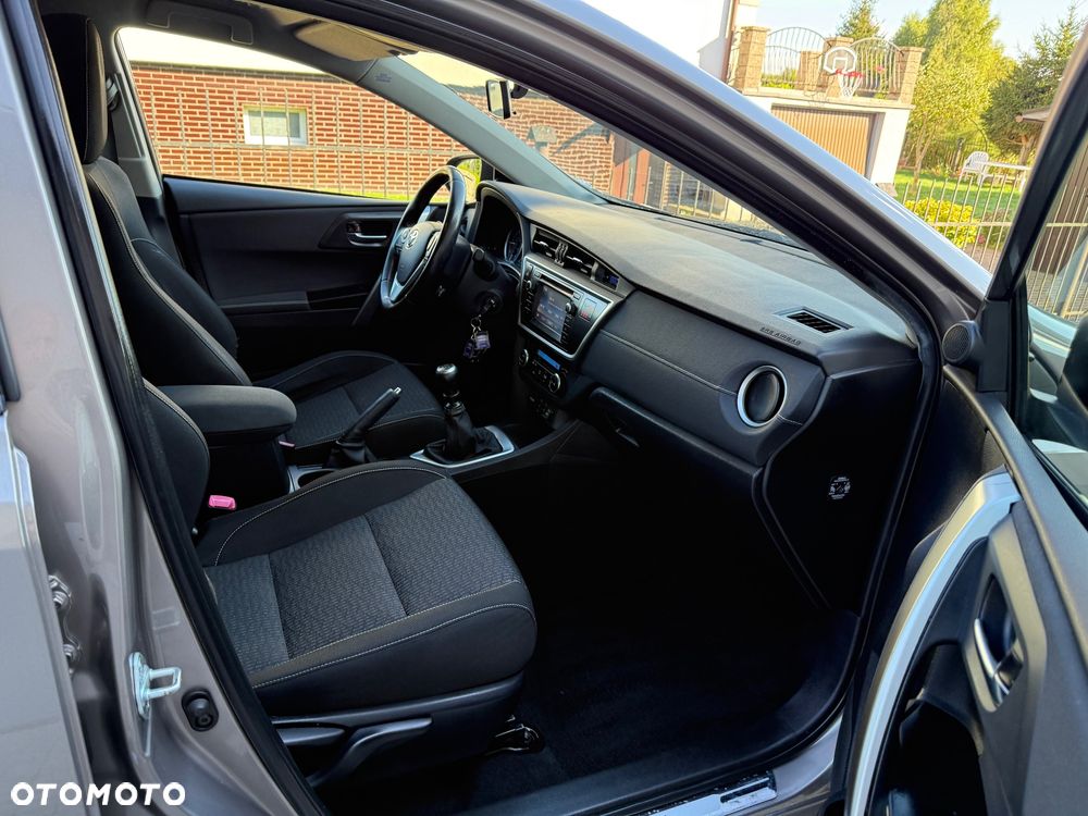 Toyota Auris 2.0 D-4D Prestige - 16