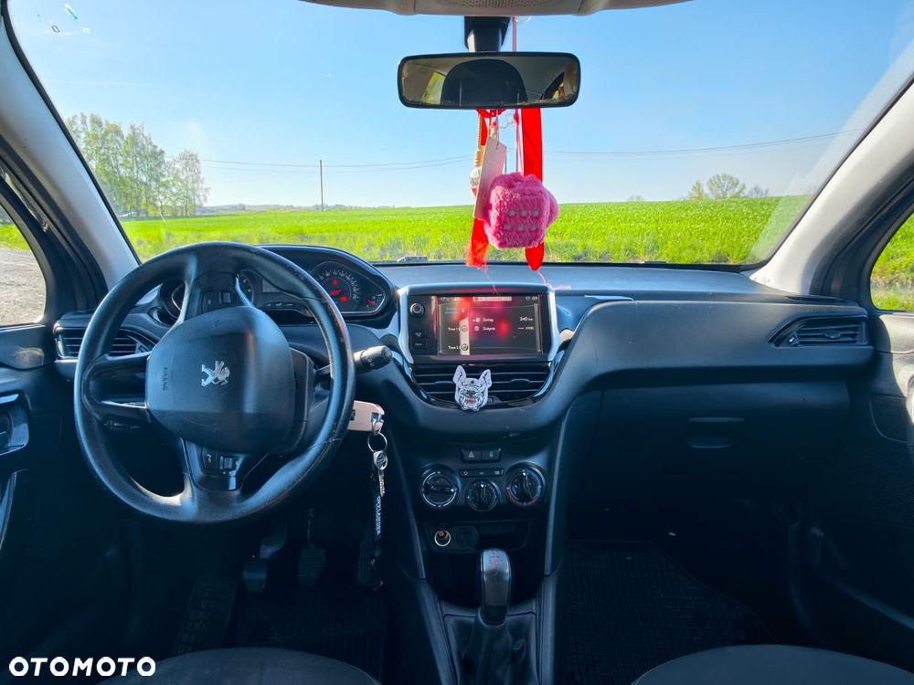 Peugeot 208 - 11