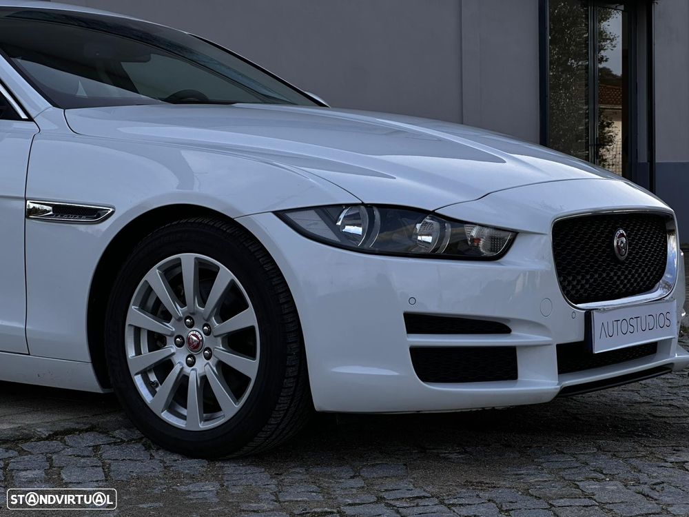 Jaguar XE 20d Aut. Pure - 12