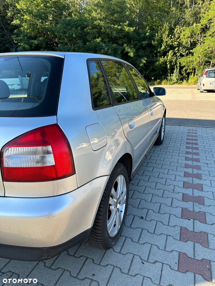 Audi A3 Sportback 1.6 Ambiente - 19