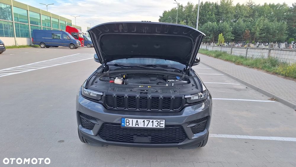 Jeep Grand Cherokee - 12