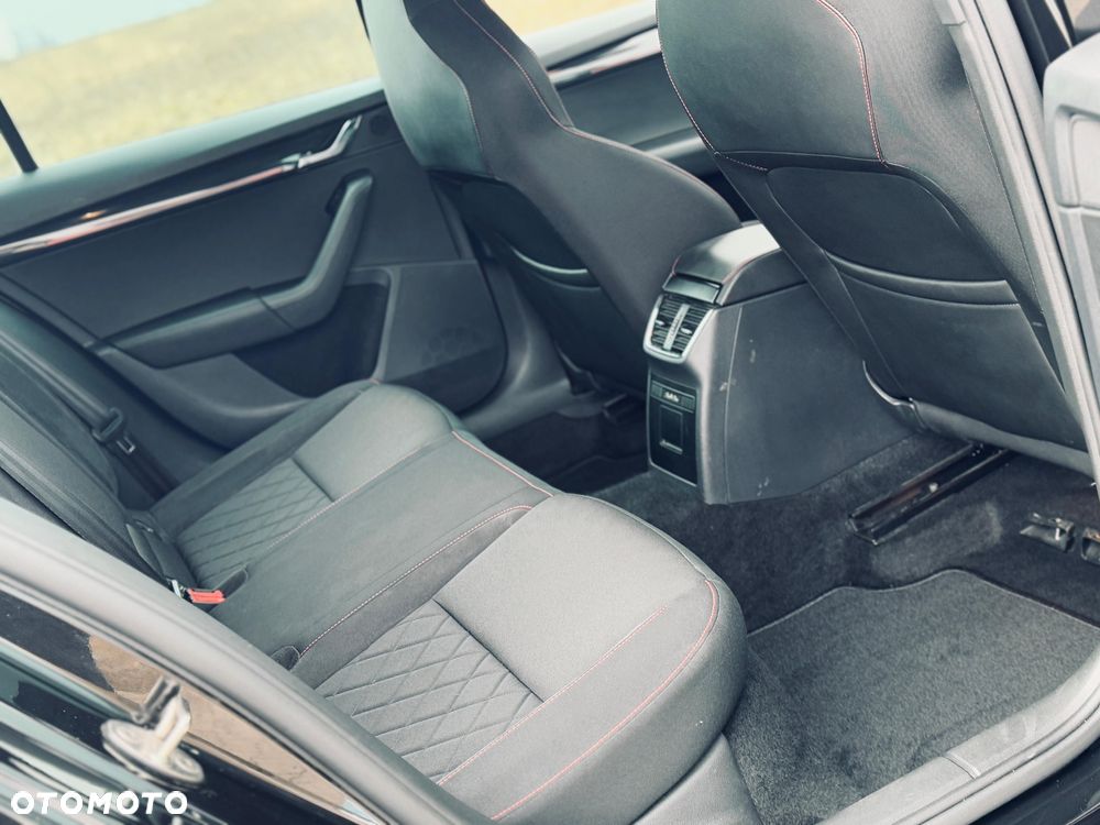 Skoda Octavia 2.0 TDI (Green tec) DSG RS - 11