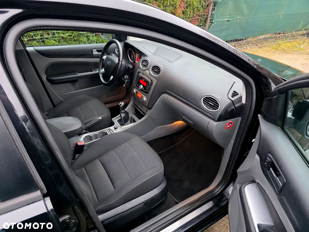 Ford Focus 1.8 Titanium - 18