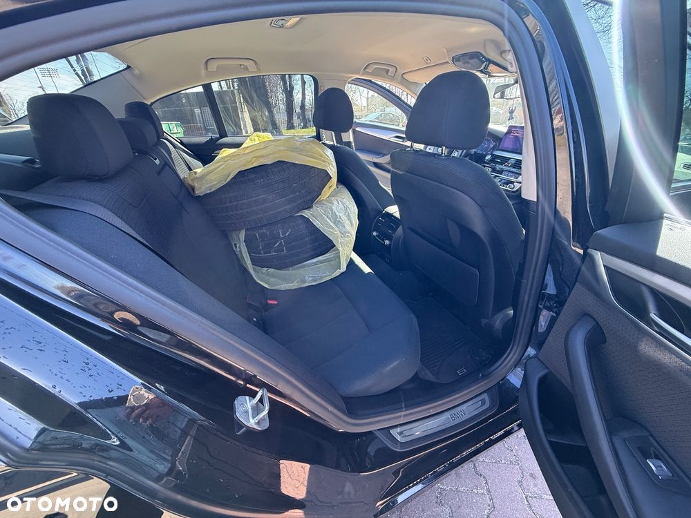 BMW Seria 5 518d - 11