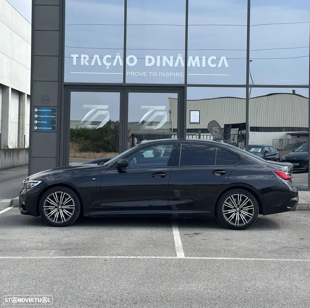BMW 330 e Pack Desportivo M Pro Auto - 9