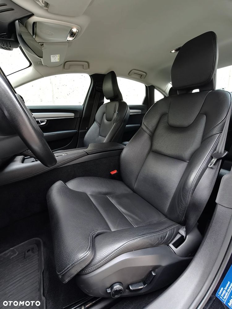 Volvo S90 D4 Momentum Pro - 17