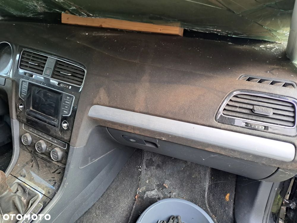 Volkswagen Golf - 10