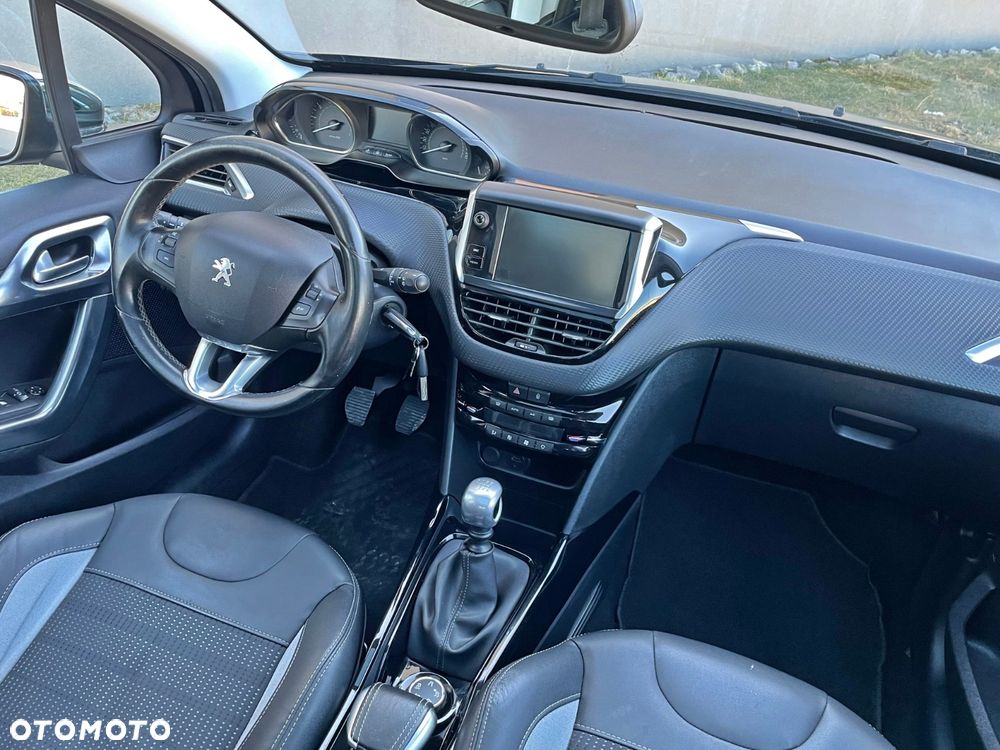 Peugeot 2008 PureTech 130 GPF Black Edition - 28