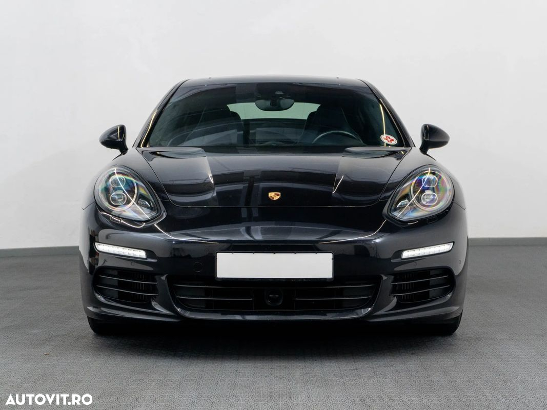 Porsche Panamera - 4