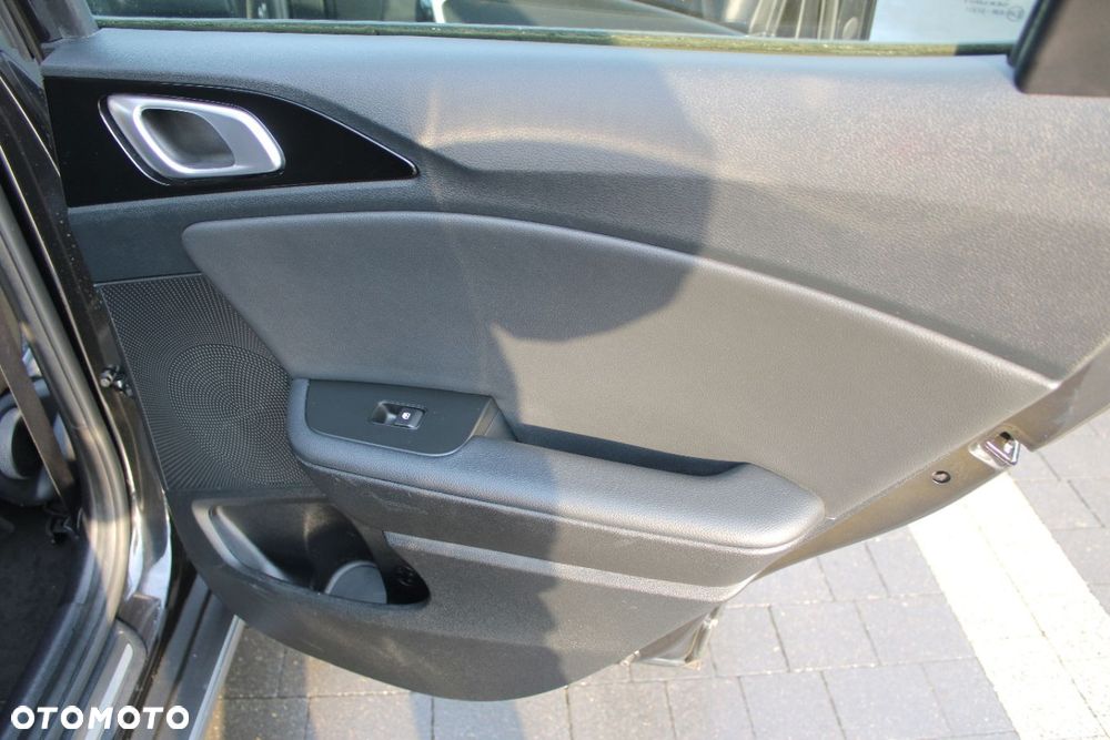 Kia XCeed - 25