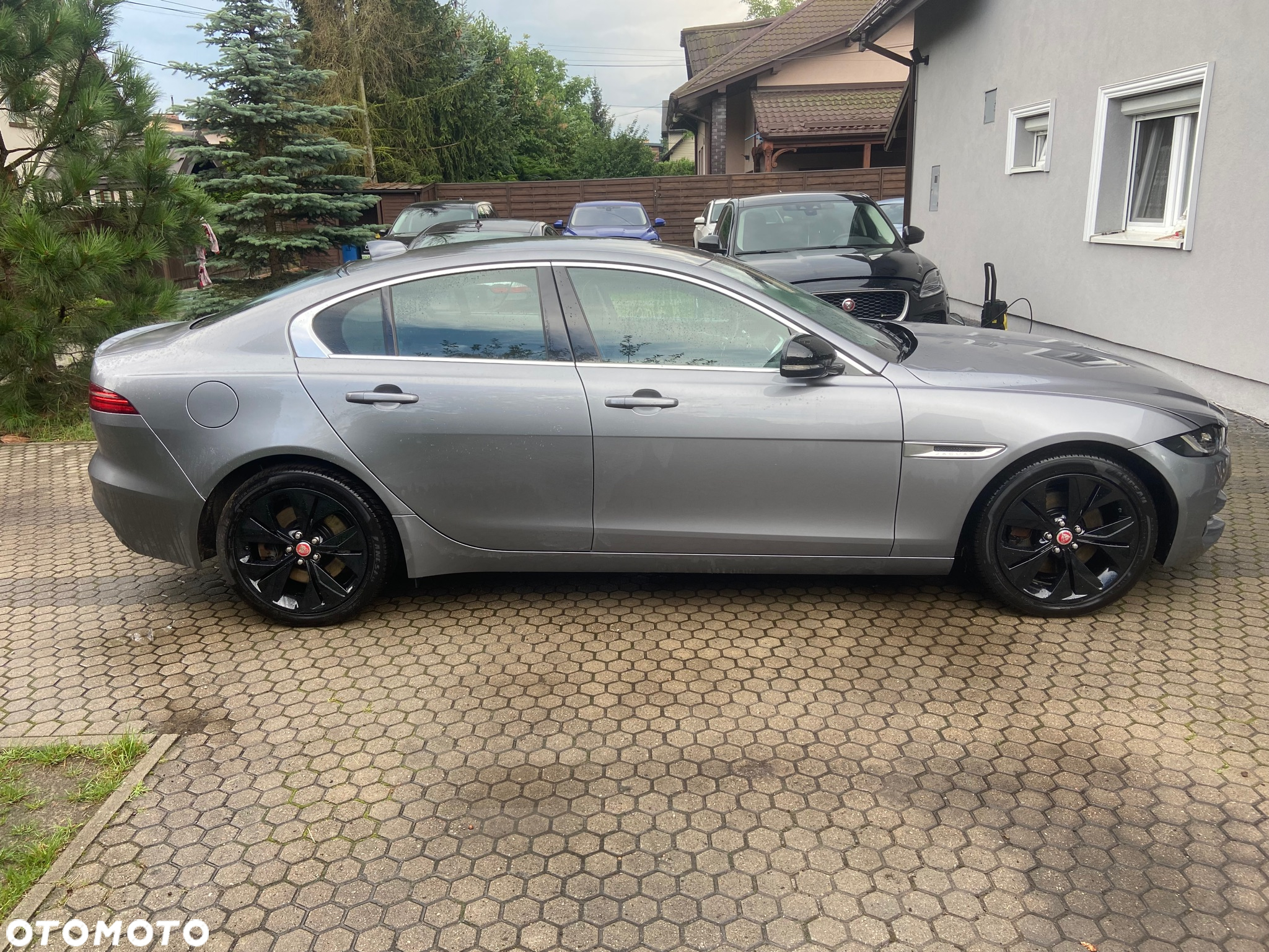 Jaguar XE 2.0 D180 SE - 4