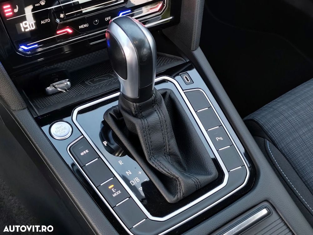 Volkswagen Passat - 19