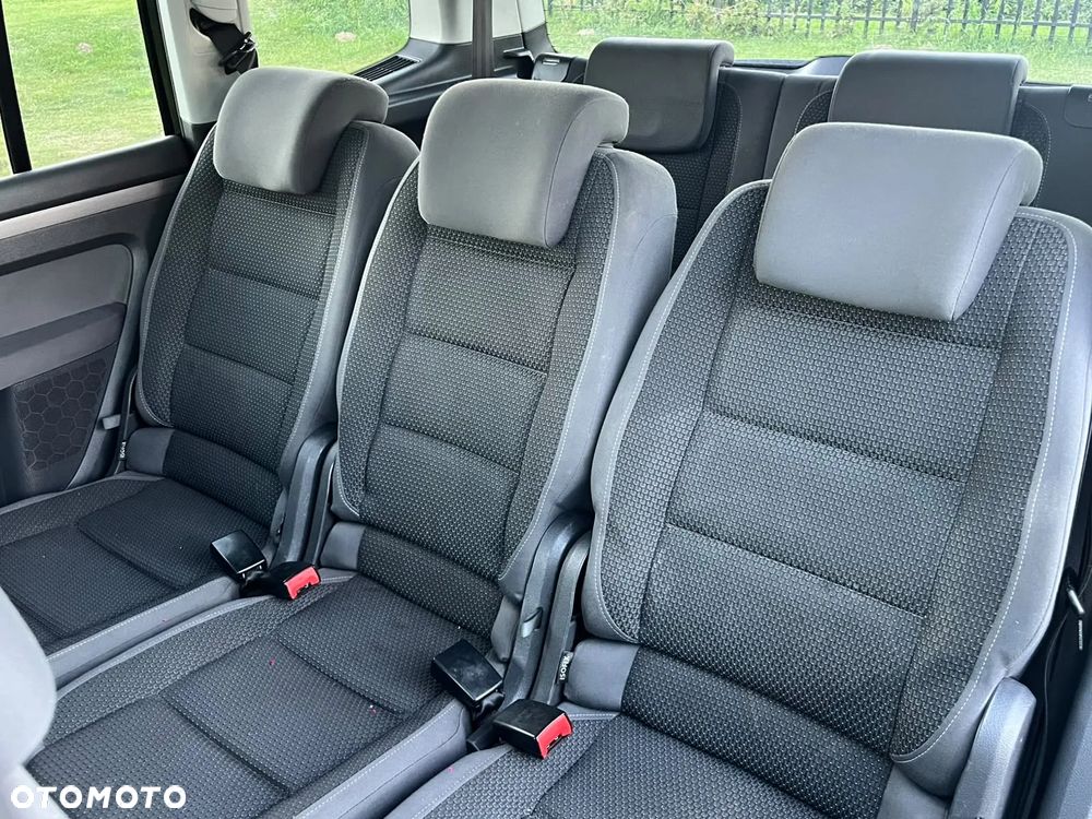 Volkswagen Touran - 10
