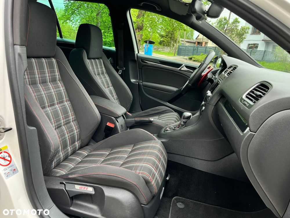 Volkswagen Golf 2.0 GTI DSG - 28