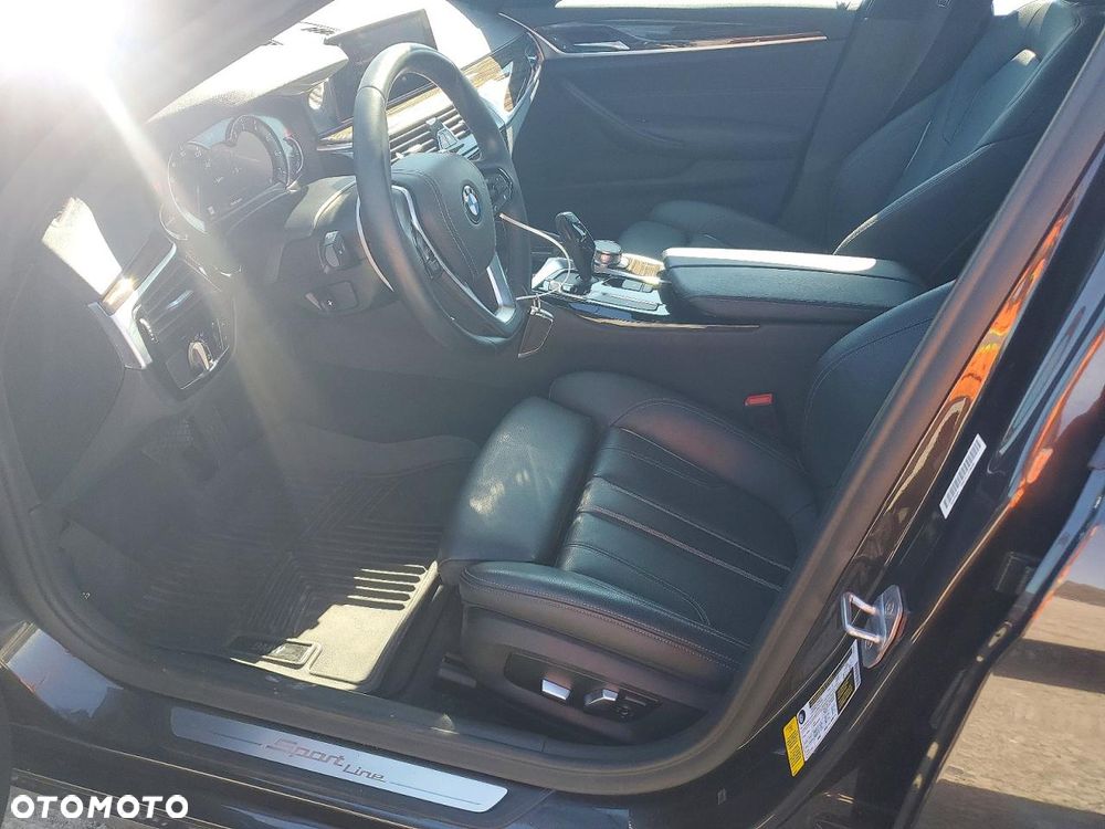 BMW Seria 5 530i xDrive Luxury Line - 7