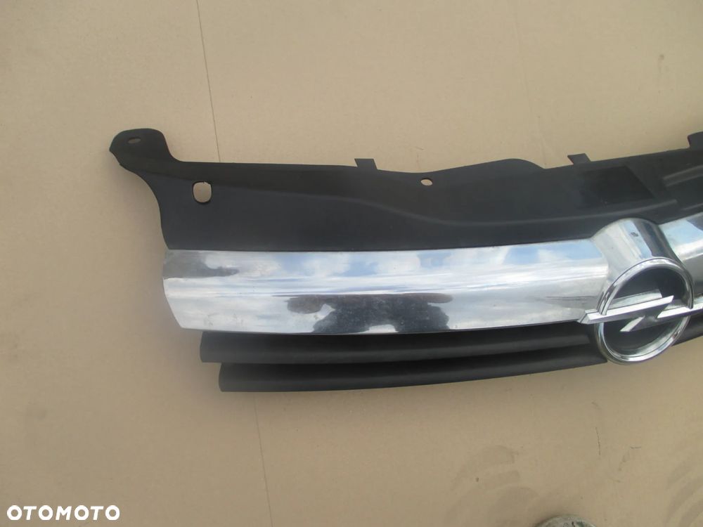 atrapa grill Astra 3 H - 4