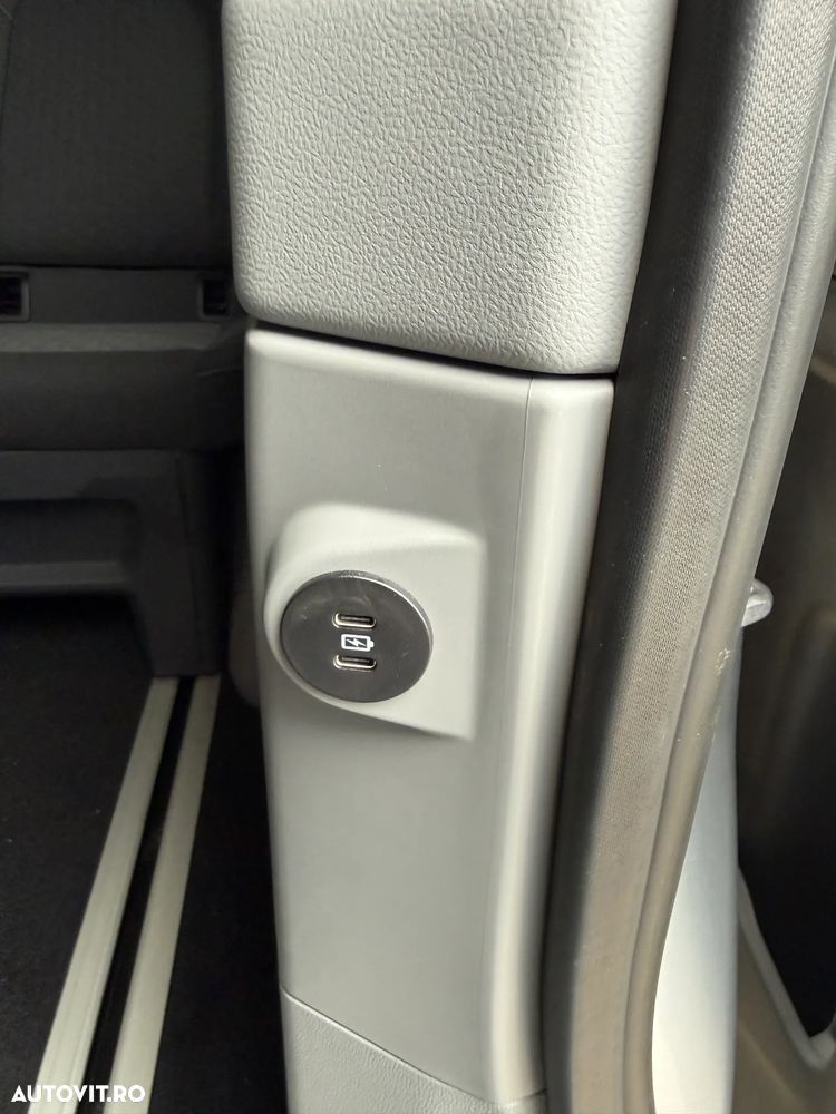 Ford Tourneo Custom - 28