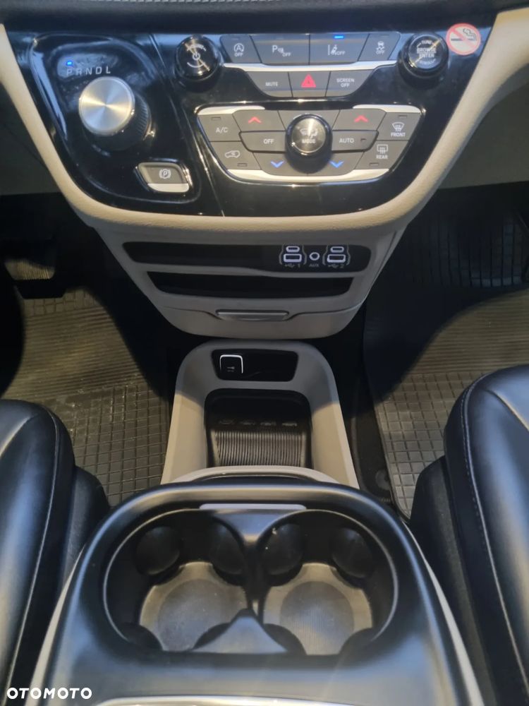 Chrysler Pacifica - 34