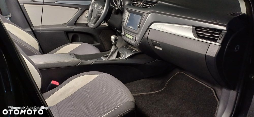Toyota Avensis 2.0 D-4D Premium - 5