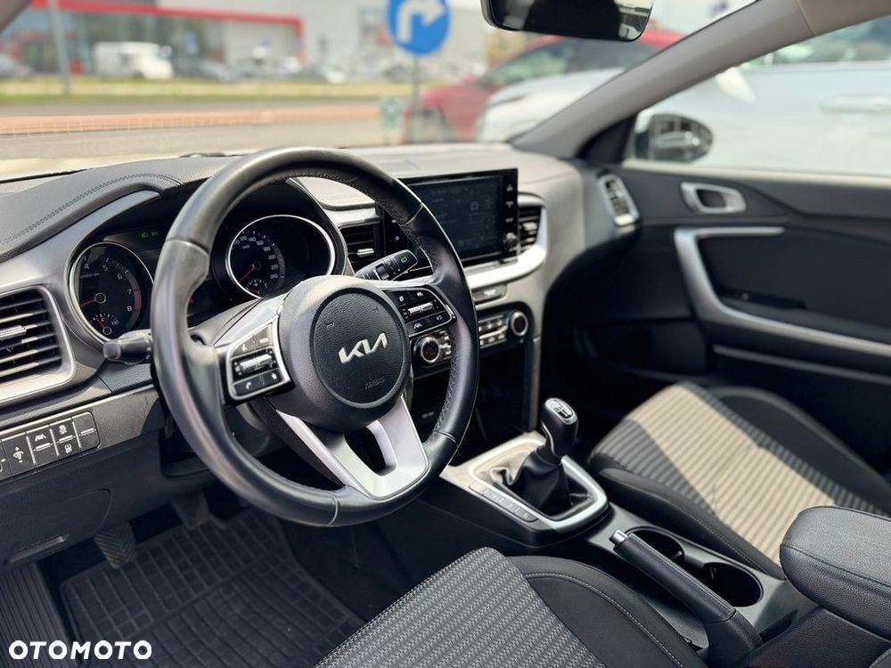 Kia Ceed 1.5 T-GDI M - 10
