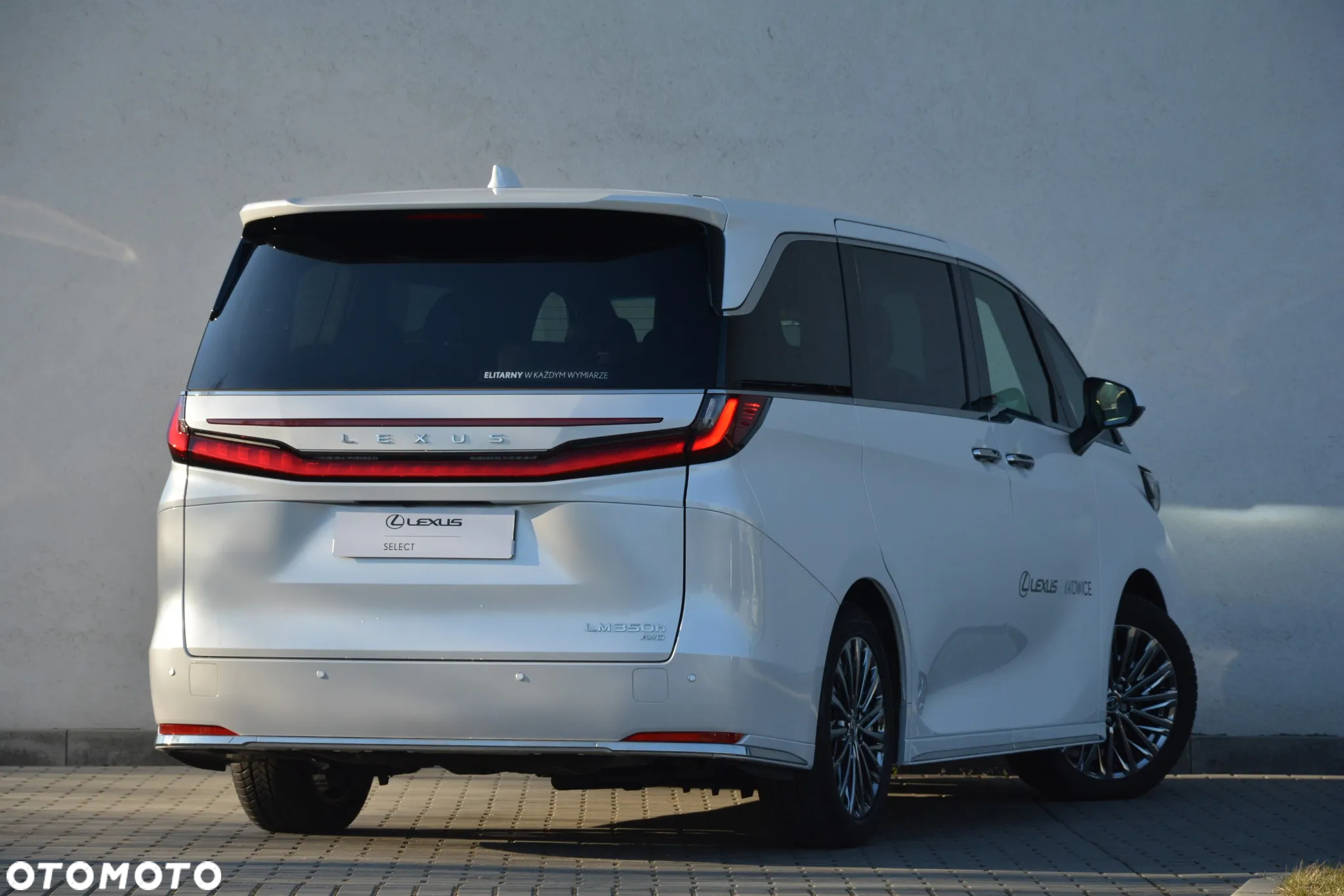 Lexus LM 350h Prestige - 2