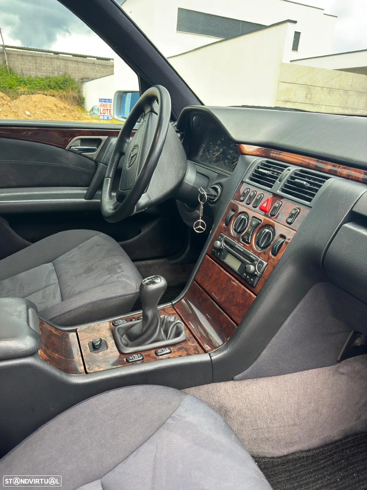 Mercedes-Benz 220 - 8