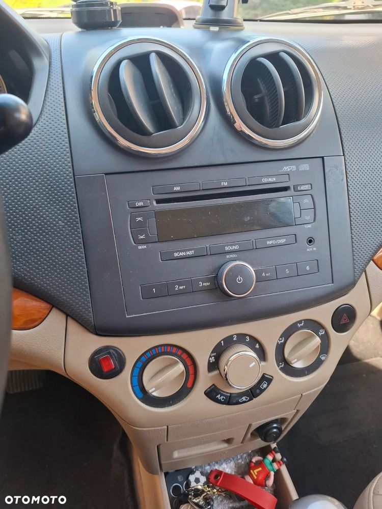 Chevrolet Aveo - 9