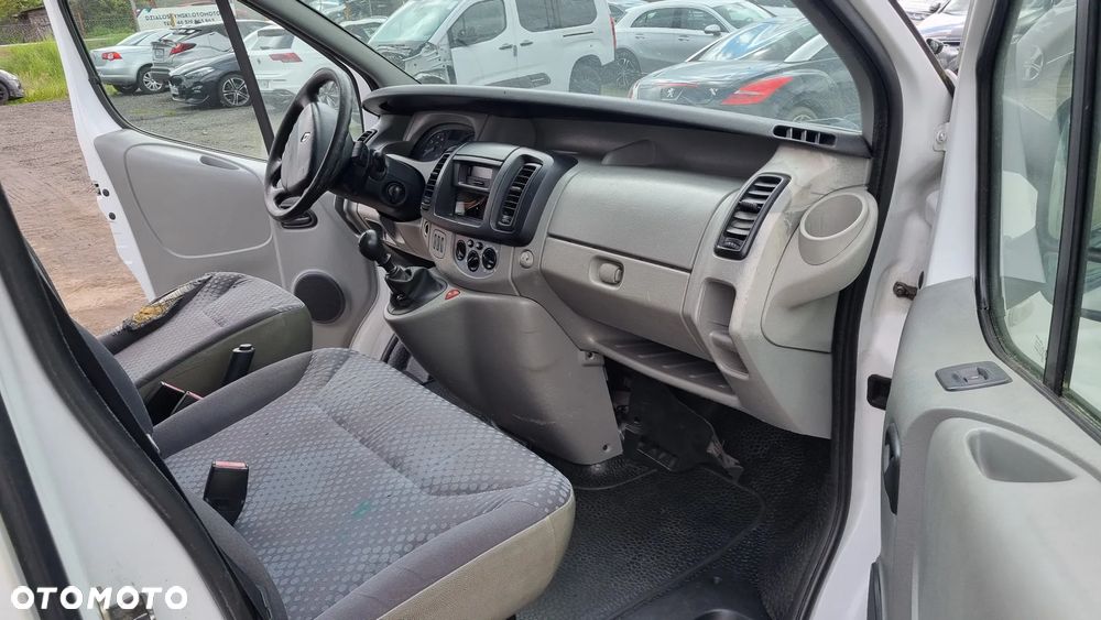 Renault Trafic - 25