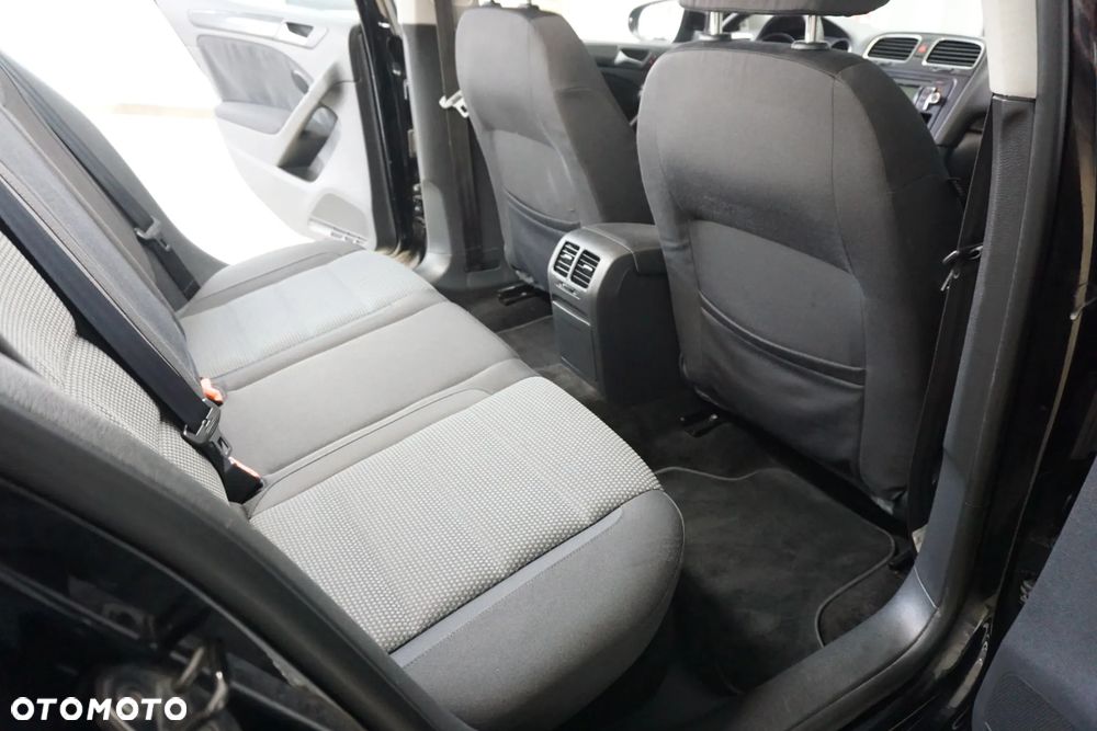 Volkswagen Golf 2.0 TDI DPF Comfortline - 22