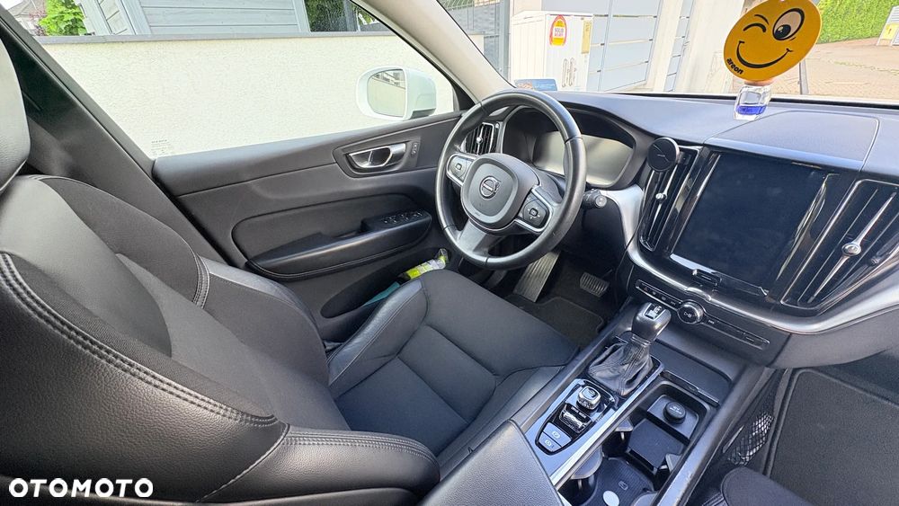 Volvo XC 60 T4 Momentum - 8