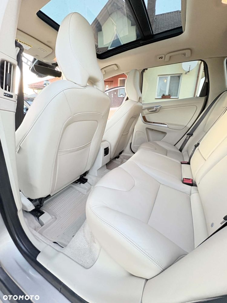 Volvo XC 60 T6 AWD Geartronic Momentum - 17