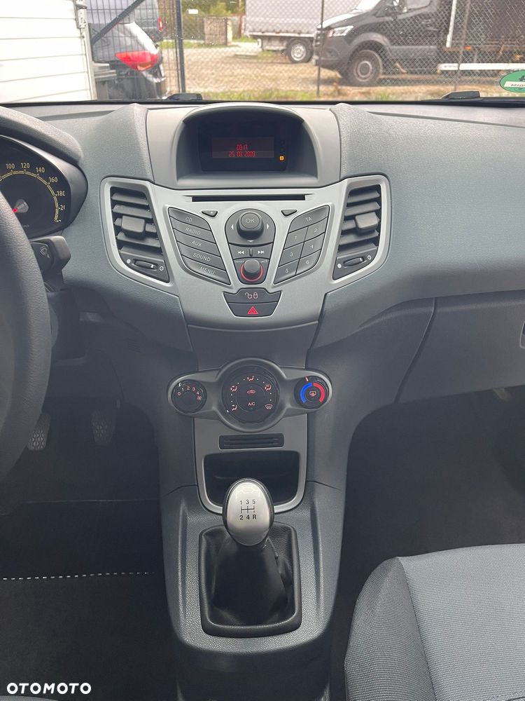 Ford Fiesta 1.25 Champions Edition - 26