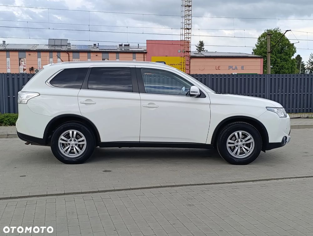 Mitsubishi Outlander 2.0 Intense + Navi 4WD CVT - 24
