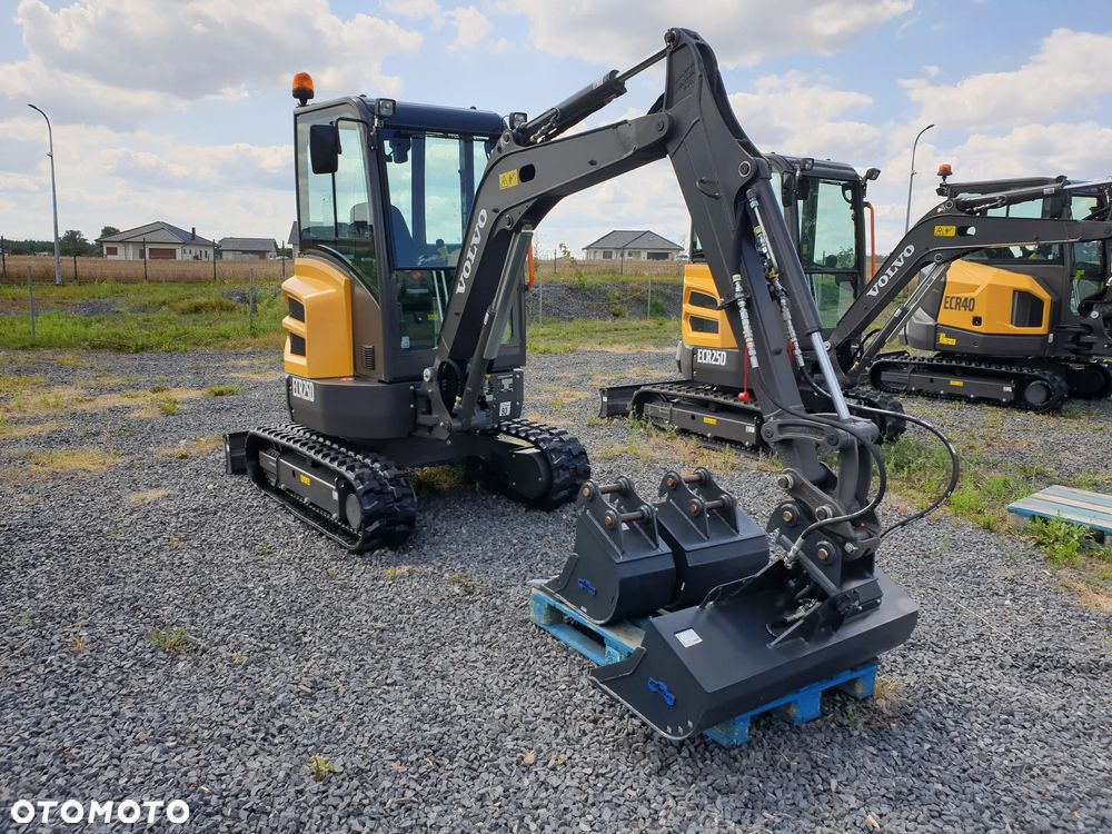Volvo ECR25D NOWA DOSTĘPNA OD RĘKI, SZYBKOZŁĄCZE, DŁUGIE RAMIĘ, OBRÓT W OBRYSIE - 25