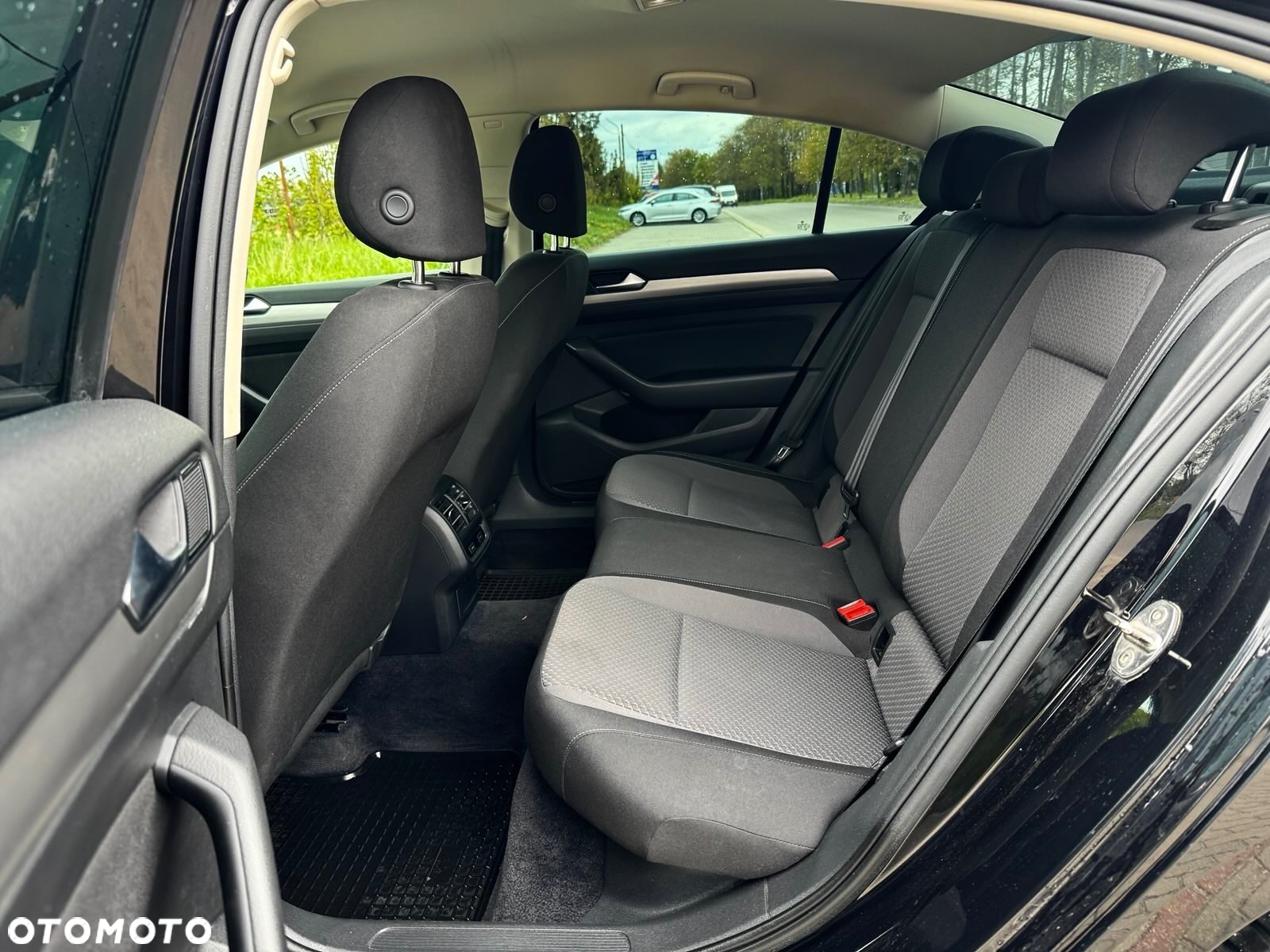 Volkswagen Passat 2.0 TDI SCR Comfortline - 28