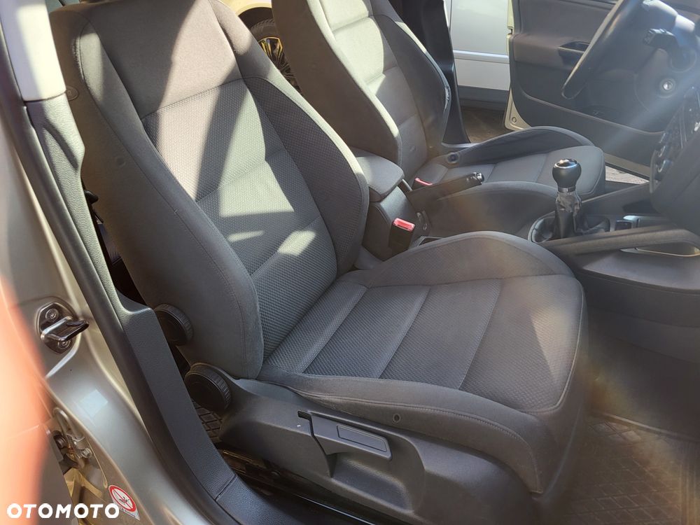 Volkswagen Golf - 6