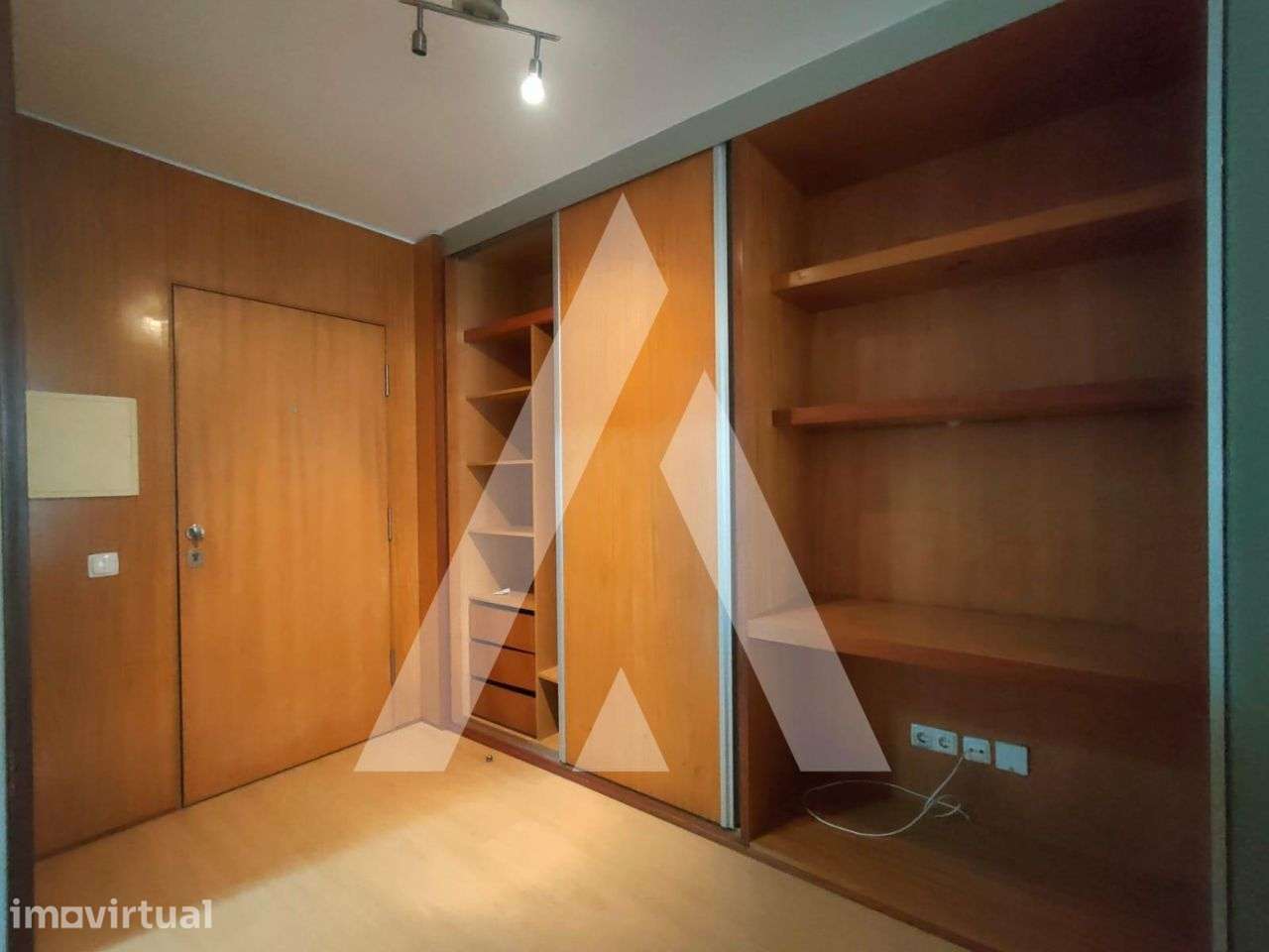 Apartamento T0 junto ao Centro Comercial Glicínias em Aradas - Grande imagem: 3/14