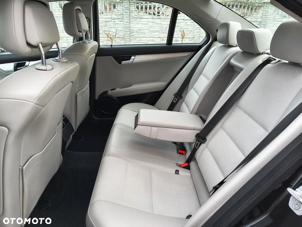 Mercedes-Benz Klasa C 180 Kompressor BlueEFFICIENCY Avantgarde - 14