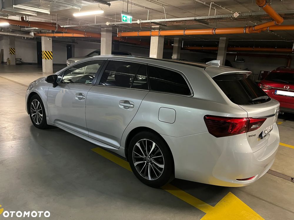 Toyota Avensis 2.0 Premium MS - 3