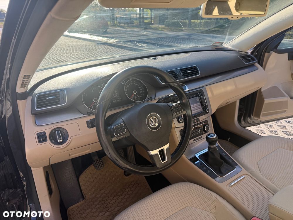 Volkswagen Passat - 13