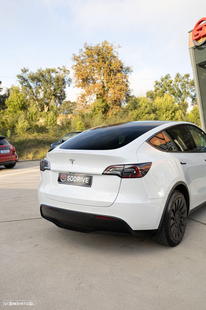 Tesla Model Y Standard RWD - 27