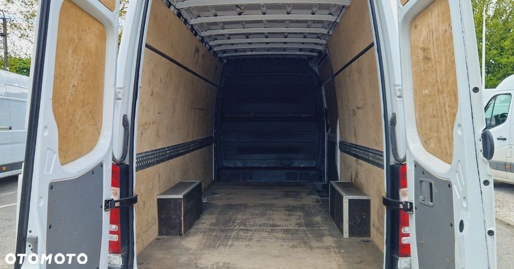 Mercedes-Benz Sprinter - 14