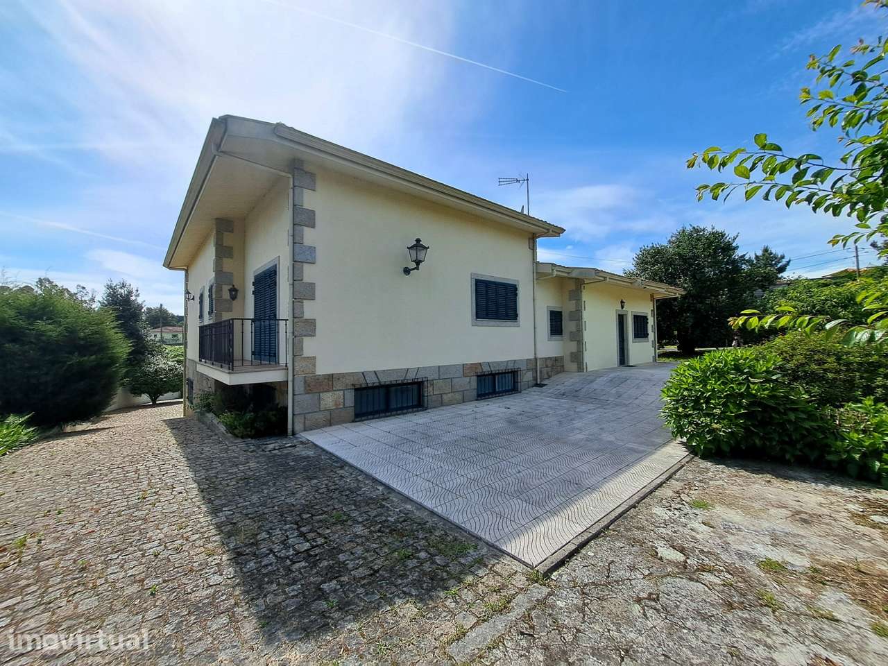 Casa Térrea T4 com Terreno de 2.302 m² - Grande imagem: 5/37