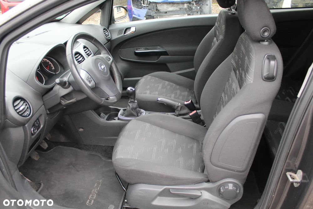 Opel Corsa 1.4 16V Satellite - 10