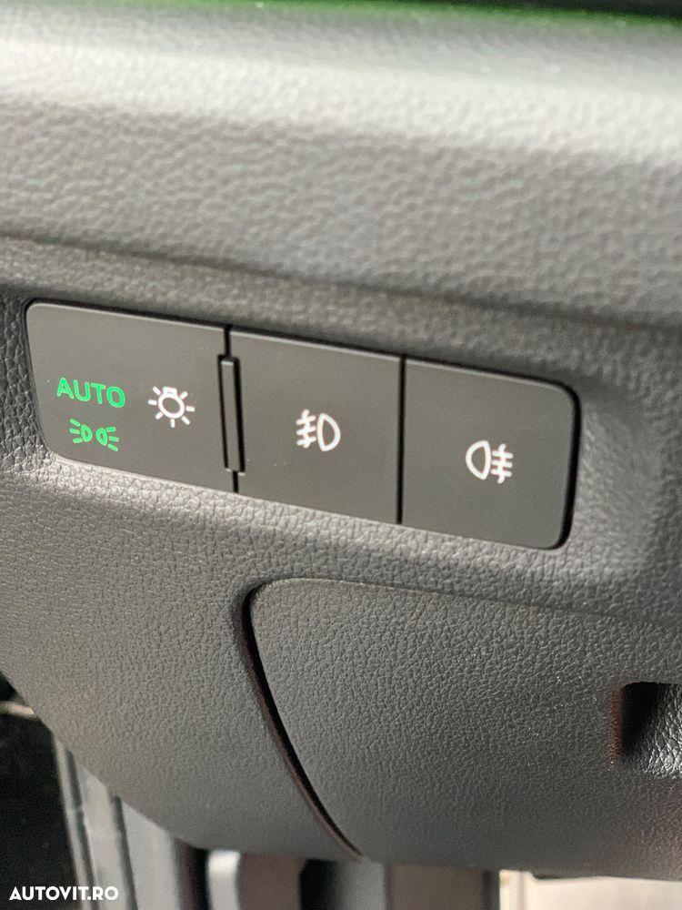 Skoda Octavia 2.0 TDI DSG RS Plus - 32